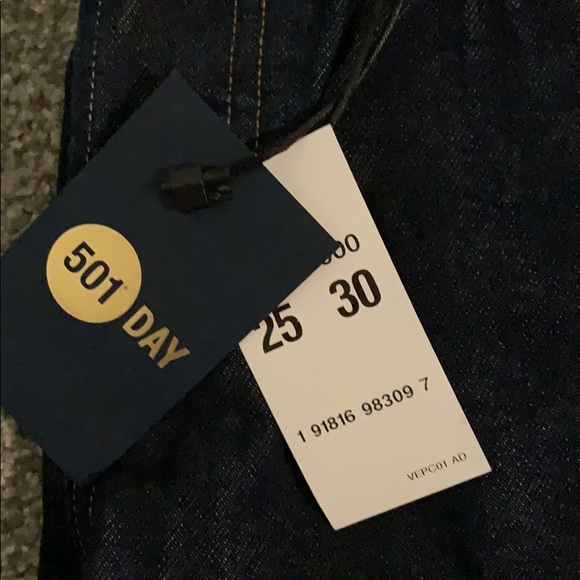 Levi’s Women’s 501 Straight Leg Limited Edition - Picture 2 of 7